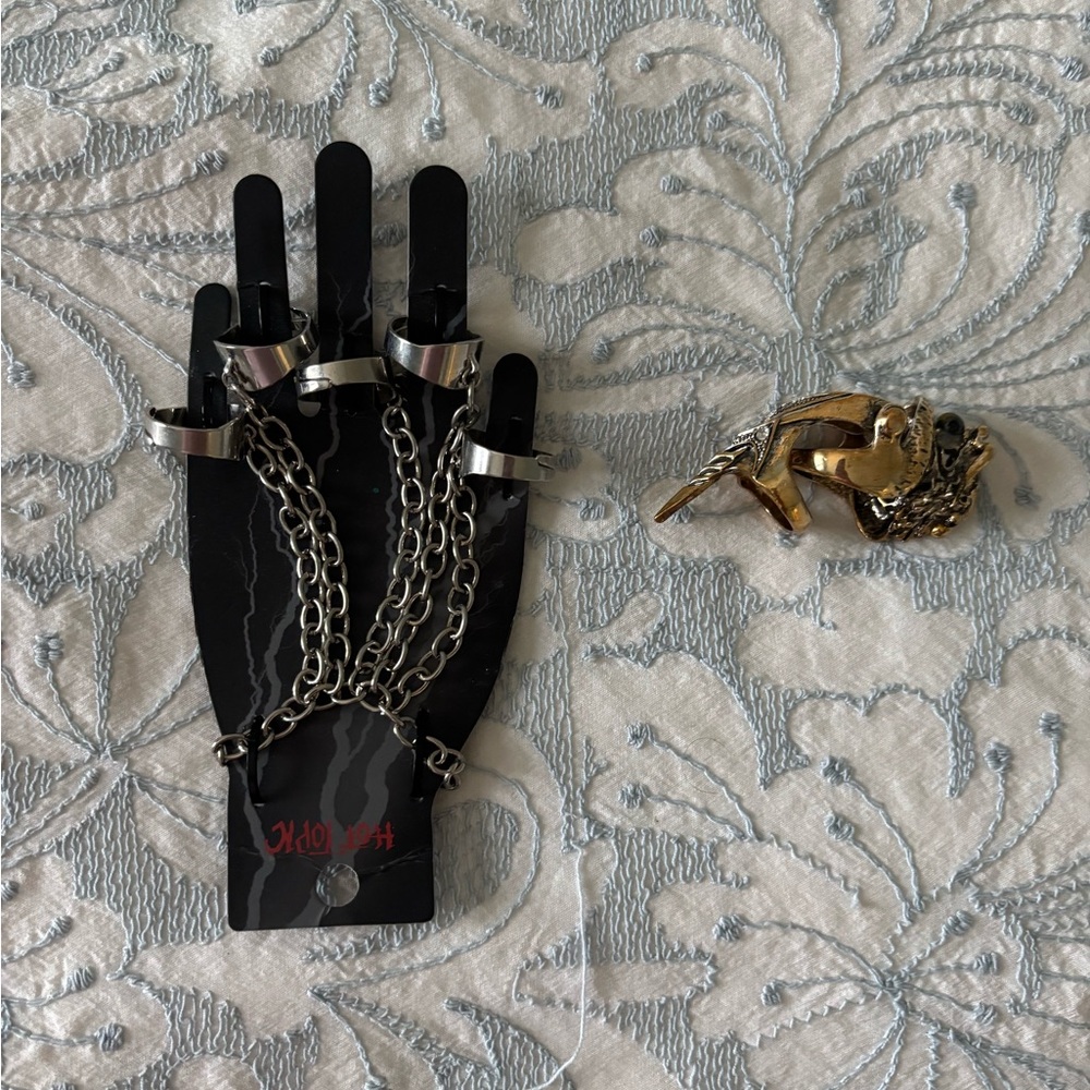 Hot Topic Hand and Finger Jewelry Set